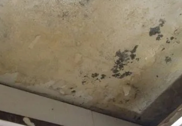 通化阳台漏水维修公司分享下通化卫生间渗水维修需要注意哪些问题。